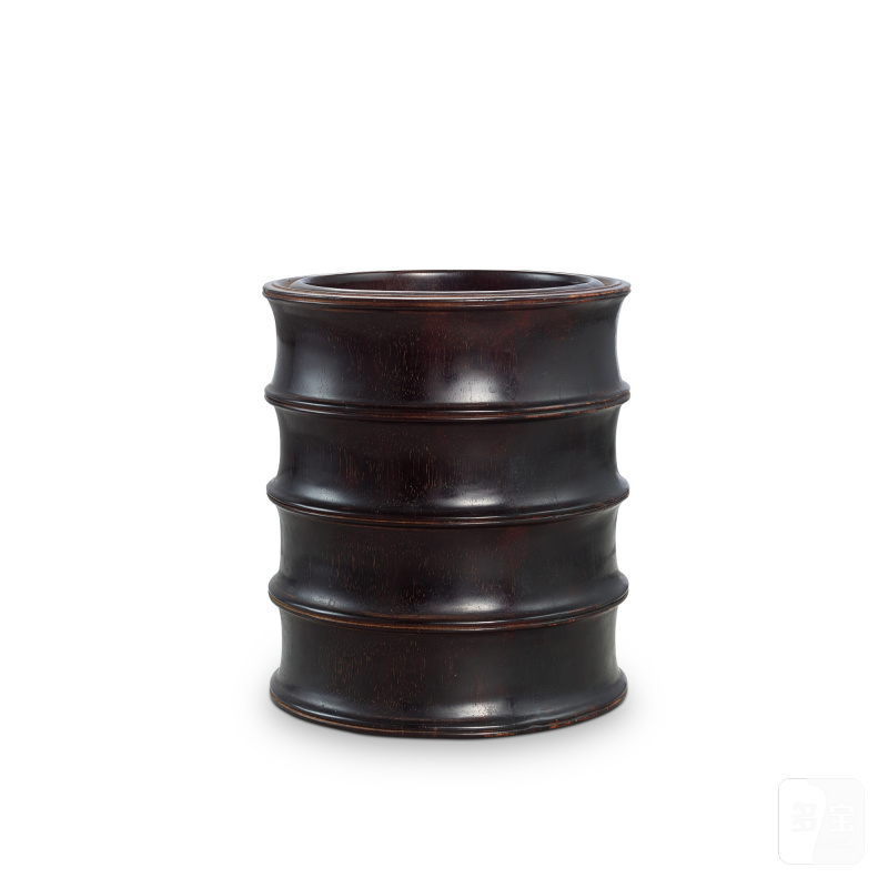 A zitan 'bamboo' brushpot, Qing dynasty, 19th century | 清十九世紀 紫檀竹節紋筆筒 - 图2